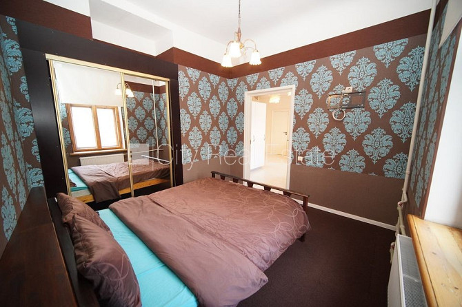 Fasādes māja, renovēta māja, ieeja no ielas, ir lifts, kāpņu telpa pēc kosmētiskā remonta, Rīga - foto 17