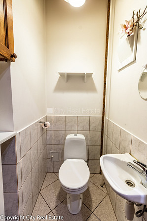 Fasādes māja, renovēta māja, slēgts pagalms, iespēja nomāt autostāvvietu, ieeja no ielas, Rīga - foto 20