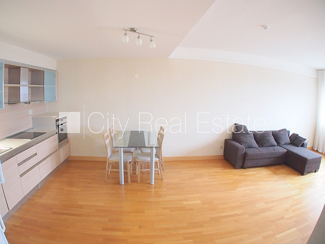 Jaunceltne, slēgta teritorija, ieeja no ielas, logi vērsti uz ielas pusi, viena istaba izolēta, Rīga - foto 12