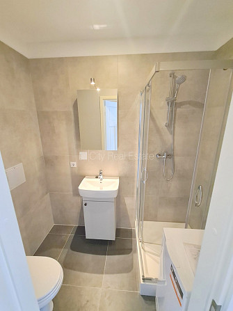 Fasādes māja, renovēta māja, ieeja no ielas, kāpņu telpa pēc kapitālā remonta, logi Rīga - foto 10