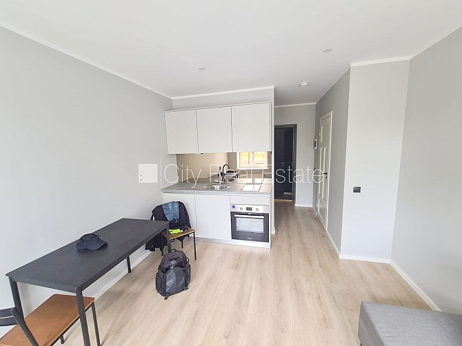 Fasādes māja, renovēta māja, ieeja no ielas, kāpņu telpa pēc kapitālā remonta, logi Rīga - foto 2