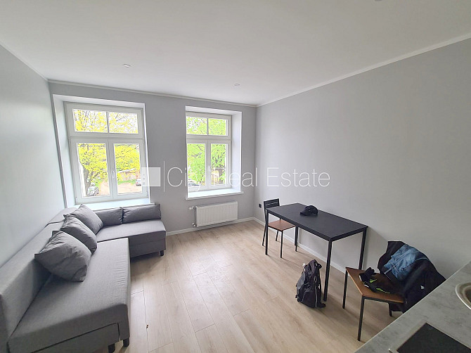 Fasādes māja, renovēta māja, ieeja no ielas, kāpņu telpa pēc kapitālā remonta, logi Rīga - foto 4