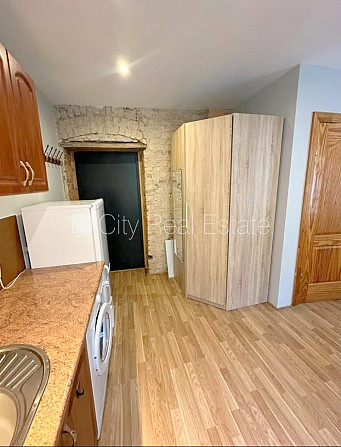 Здание во дворе, реновированный дом, закрытый двор, вход с улицы и со двора, Рига - изображение 5