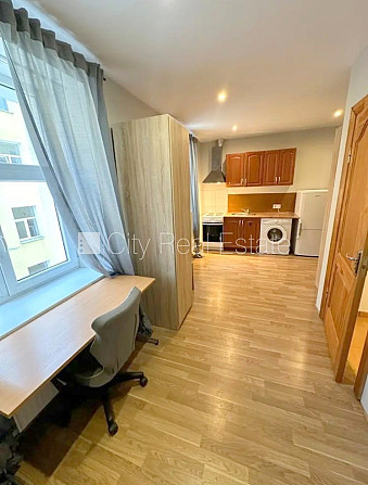 Здание во дворе, реновированный дом, закрытый двор, вход с улицы и со двора, Рига - изображение 1