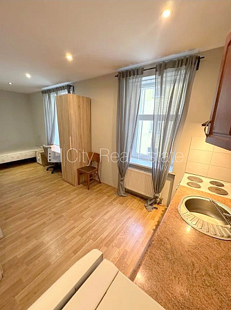 Здание во дворе, реновированный дом, закрытый двор, вход с улицы и со двора, Рига - изображение 4