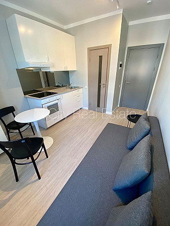 Fasādes māja, renovēta māja, slēgts pagalms, ieeja no ielas, kāpņu telpa pēc kapitālā Rīga - foto 7