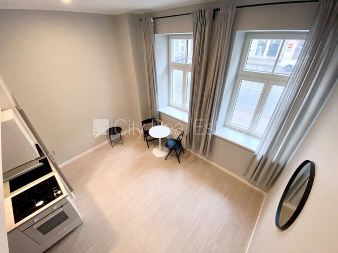 Fasādes māja, renovēta māja, slēgts pagalms, ieeja no ielas, kāpņu telpa pēc kapitālā Rīga - foto 2