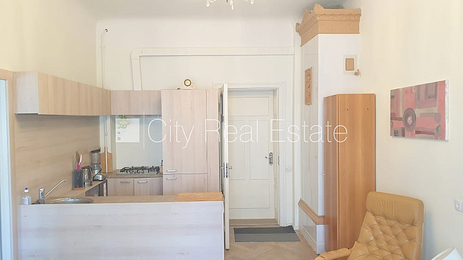 Fasādes māja, renovēta māja, ieeja no ielas, ir lifts, kāpņu telpa pēc kosmētiskā remonta, Rīga - foto 9