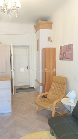 Fasādes māja, renovēta māja, ieeja no ielas, ir lifts, kāpņu telpa pēc kosmētiskā remonta, Rīga - foto 11