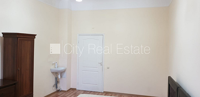 Fasādes māja, renovēta māja, ieeja no ielas, ir lifts, kāpņu telpa pēc kapitālā remonta, Rīga - foto 4