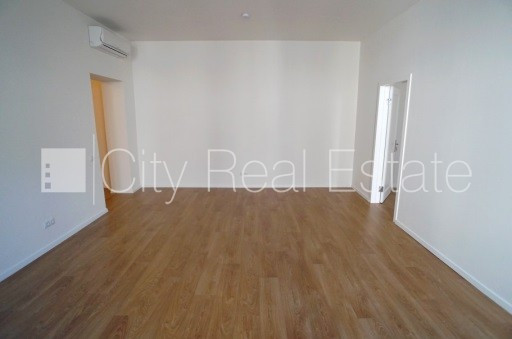 Fasādes māja, renovēta māja, viena kvadrātmetra apsaimniekošanas maksa mēnesī  1 EUR, ieeja Rīga - foto 3