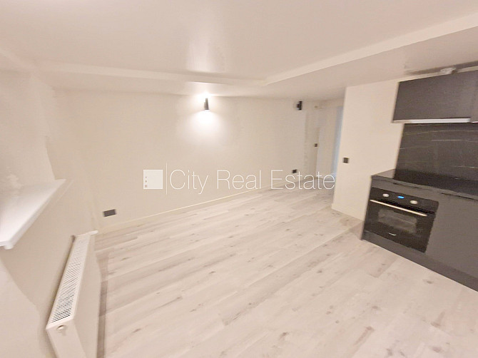 Fasādes māja, renovēta māja, slēgts pagalms, ieeja no ielas, puspagrabs, kāpņu telpa pēc Rīga - foto 5