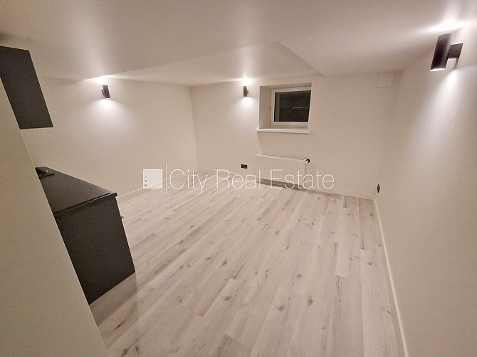 Fasādes māja, renovēta māja, slēgts pagalms, ieeja no ielas, puspagrabs, kāpņu telpa pēc Rīga - foto 3