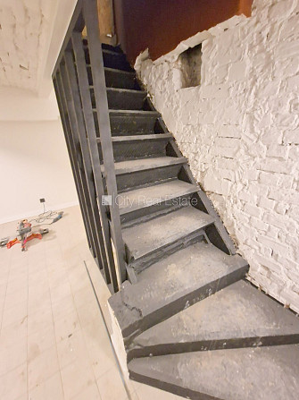 Fasādes māja, renovēta māja, slēgts pagalms, ieeja no ielas, puspagrabs, kāpņu telpa pēc Rīga - foto 10