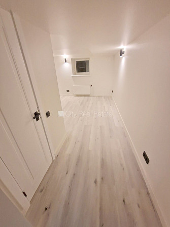 Fasādes māja, renovēta māja, slēgts pagalms, ieeja no ielas, puspagrabs, kāpņu telpa pēc Rīga - foto 9