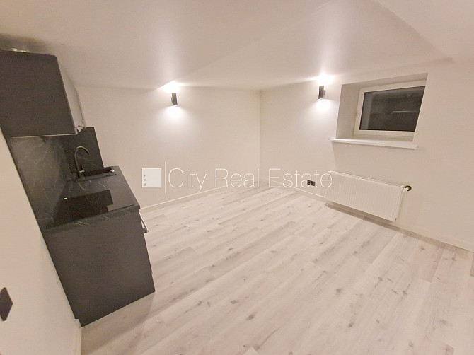 Fasādes māja, renovēta māja, slēgts pagalms, ieeja no ielas, puspagrabs, kāpņu telpa pēc Rīga - foto 4