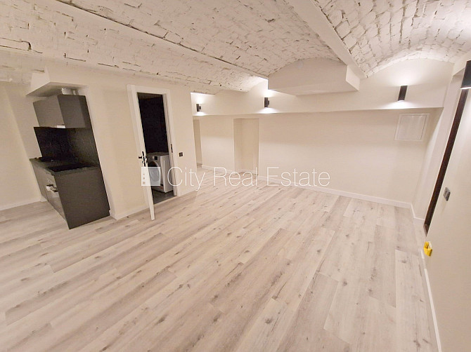 Fasādes māja, renovēta māja, slēgts pagalms, ieeja no ielas, puspagrabs, kāpņu telpa pēc Rīga - foto 3