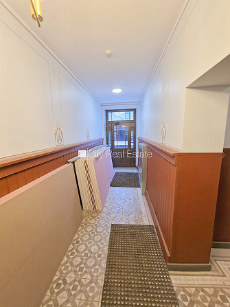 Fasādes māja, renovēta māja, slēgts pagalms, ieeja no ielas, puspagrabs, kāpņu telpa pēc Rīga - foto 15