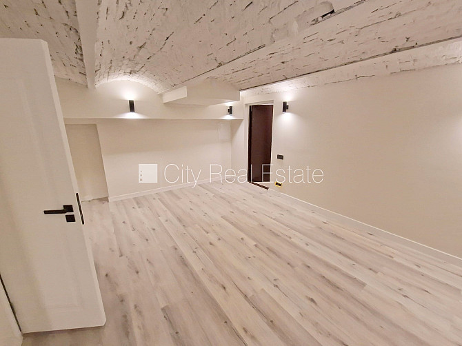 Fasādes māja, renovēta māja, slēgts pagalms, ieeja no ielas, puspagrabs, kāpņu telpa pēc Rīga - foto 7