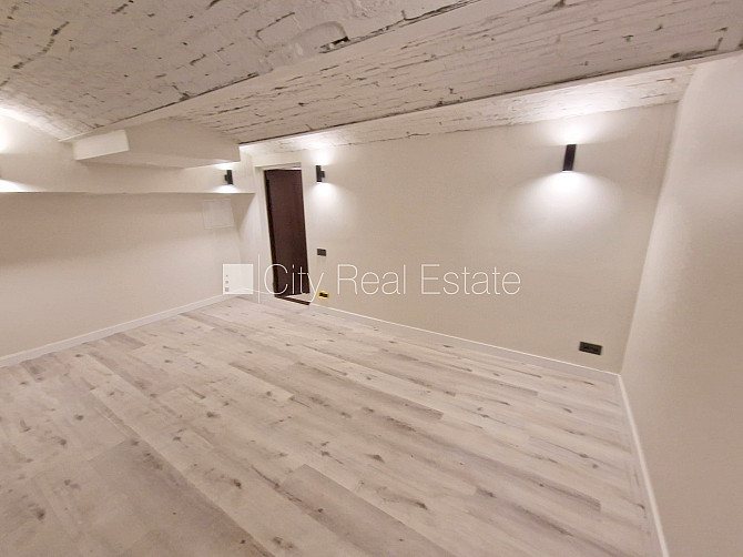 Fasādes māja, renovēta māja, slēgts pagalms, ieeja no ielas, puspagrabs, kāpņu telpa pēc Rīga - foto 9