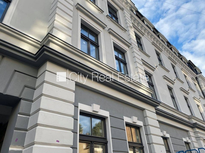 Fasādes māja, renovēta māja, slēgts pagalms, ieeja no ielas, kāpņu telpa pēc kapitālā Rīga - foto 17