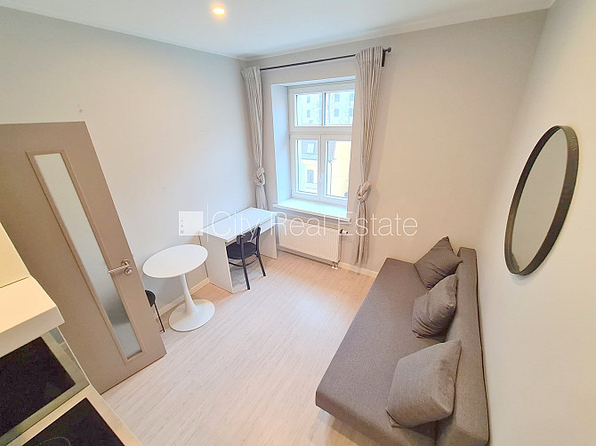 Fasādes māja, renovēta māja, slēgts pagalms, ieeja no ielas, kāpņu telpa pēc kapitālā Rīga - foto 1