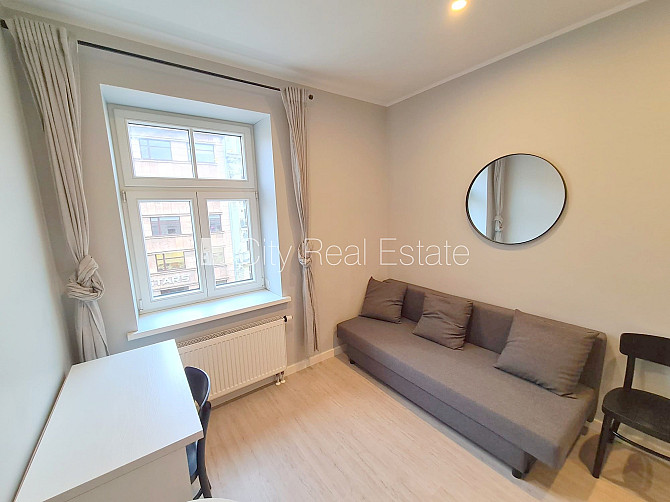 Fasādes māja, renovēta māja, slēgts pagalms, ieeja no ielas, kāpņu telpa pēc kapitālā Rīga - foto 3