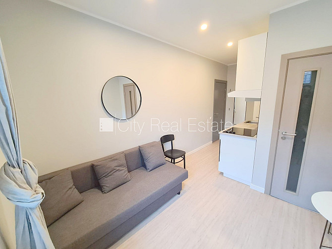 Fasādes māja, renovēta māja, slēgts pagalms, ieeja no ielas, kāpņu telpa pēc kapitālā Rīga - foto 4