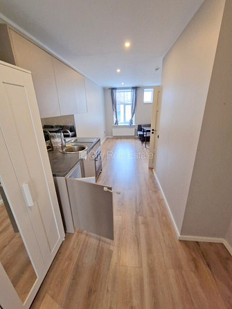 Здание во дворе, реновированный дом, закрытый двор, вход с улицы и со двора, Рига - изображение 9