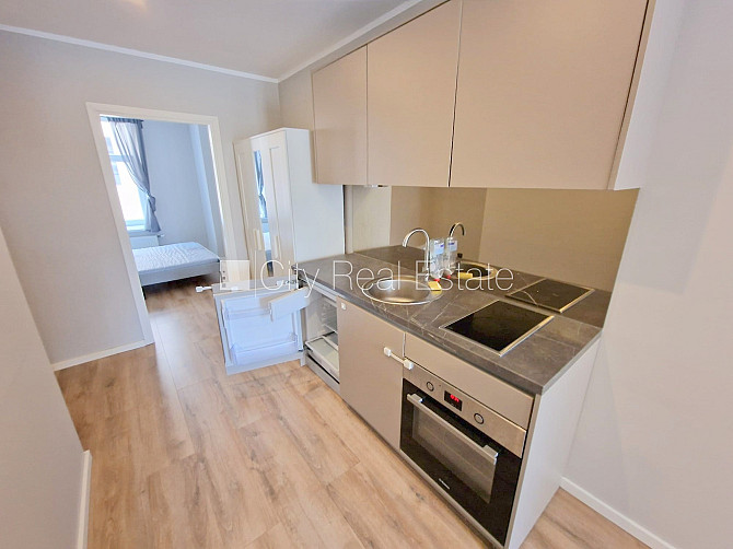 Здание во дворе, реновированный дом, закрытый двор, вход с улицы и со двора, Рига - изображение 3