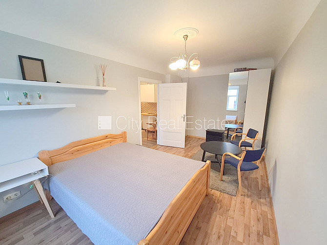 Fasādes māja, slēgts pagalms, ieeja no ielas, logi vērsti uz pagalma pusi, istaba izolēta, Rīga - foto 3