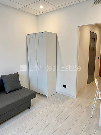 Fasādes māja, renovēta māja, ieeja no ielas, ir lifts, kāpņu telpa pēc kapitālā remonta, Rīga - foto 4