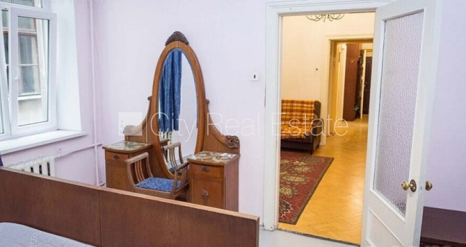 Vieta automašīnai, viena istaba izolēta, istabas caurstaigājamas, augstie griesti, kamīns, Rīga - foto 8