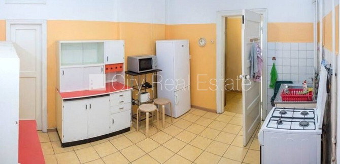 Vieta automašīnai, viena istaba izolēta, istabas caurstaigājamas, augstie griesti, kamīns, Rīga - foto 14