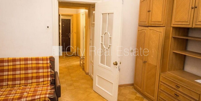 Vieta automašīnai, viena istaba izolēta, istabas caurstaigājamas, augstie griesti, kamīns, Rīga - foto 4