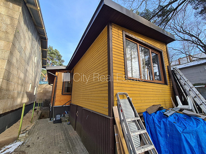 Фасадный дом, реновированный дом, закрытый двор, территория обнесена забором, Юрмала - изображение 18