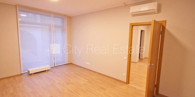 Новостройка, фасадный дом, благоустроенная озеленённая территория, подъездная Рига - изображение 10