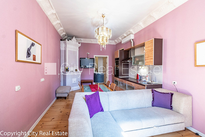 Fasādes māja, renovēta māja, ir lifts, kāpņu telpa pēc kapitālā remonta, viena istaba Rīga - foto 1