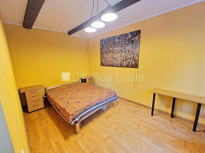 Puse mājas, labiekārtots apzaļumots pagalms, vieta automašīnai, ieeja no pagalma, terase, logi Jūrmala - foto 10