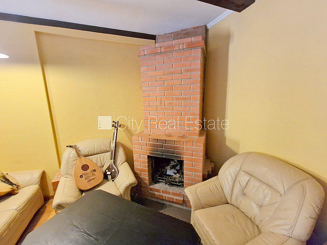 Puse mājas, labiekārtots apzaļumots pagalms, vieta automašīnai, ieeja no pagalma, terase, logi Jūrmala - foto 5