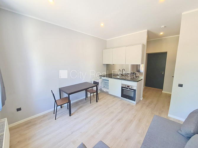 Fasādes māja, renovēta māja, slēgts pagalms, ieeja no ielas un pagalma, kāpņu telpa pēc Rīga - foto 3