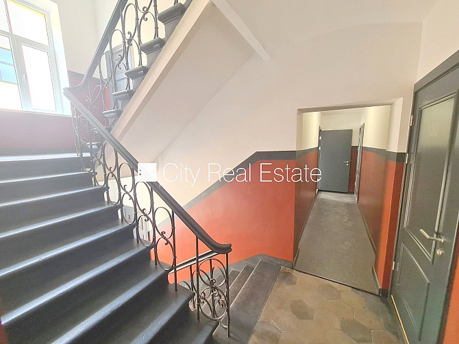 Fasādes māja, renovēta māja, slēgts pagalms, ieeja no ielas un pagalma, kāpņu telpa pēc Rīga - foto 16