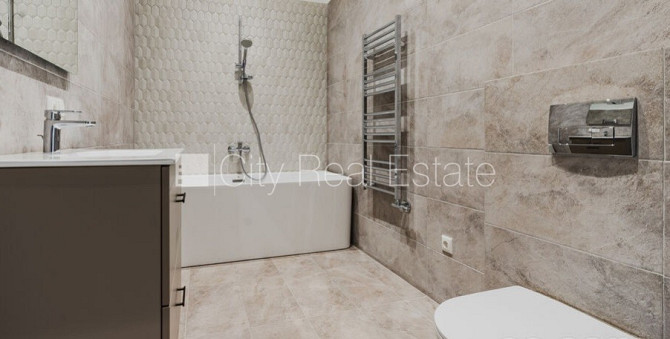 Земля в собственности, здание во дворе, фасадный дом, реновированный дом, Рига - изображение 13