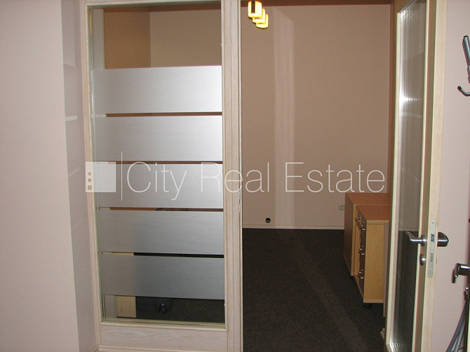 Фасадный дом, реновированный дом, объект охраняет физическая охрана, вход с Рига - изображение 9