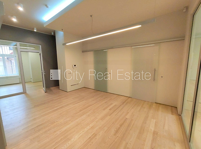 Фасадный дом, реновированный дом, закрытый двор, вход с улицы, лестничная клетка Рига - изображение 8