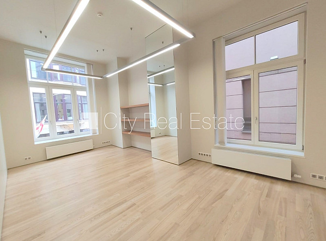 Фасадный дом, реновированный дом, закрытый двор, вход с улицы, лестничная клетка Рига - изображение 2