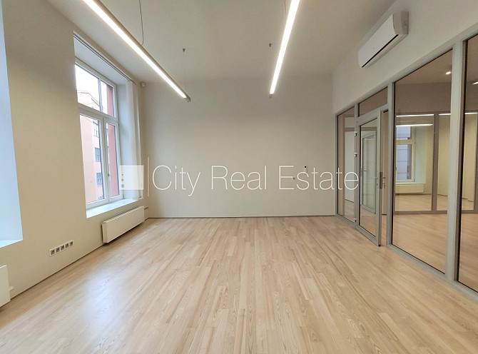 Фасадный дом, реновированный дом, закрытый двор, вход с улицы, лестничная клетка Рига - изображение 3