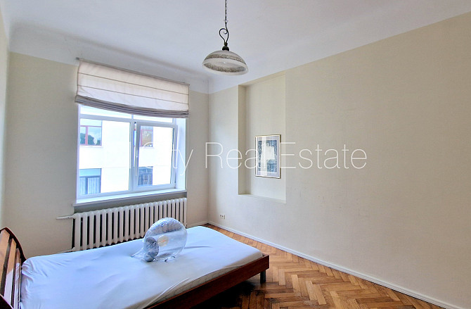 Fasādes māja, renovēta māja, labiekārtots apzaļumots pagalms, teritorijas iebrauktuves vārti Rīga - foto 10