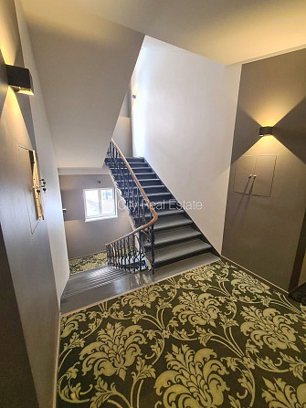 Fasādes māja, renovēta māja, slēgts pagalms, ieeja no pagalma, ir lifts, kāpņu telpa pēc Rīga - foto 20