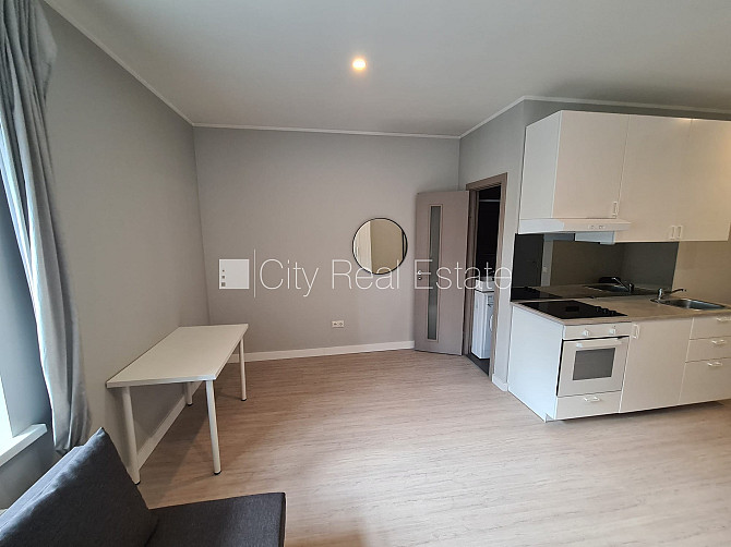 Fasādes māja, renovēta māja, slēgts pagalms, ieeja no ielas, kāpņu telpa pēc kapitālā Rīga - foto 3